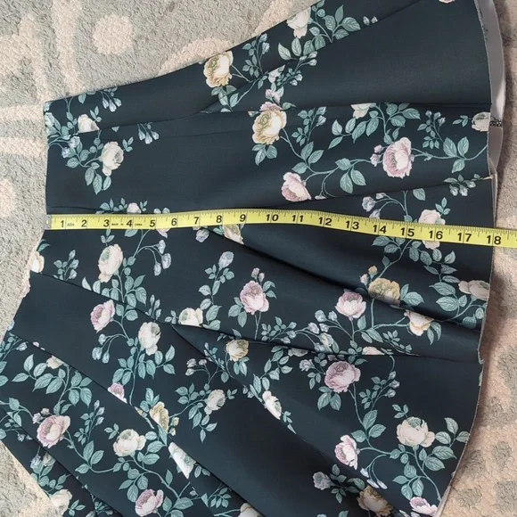 Lauren Conrad pleated garden skirt - Picture 8 of 11